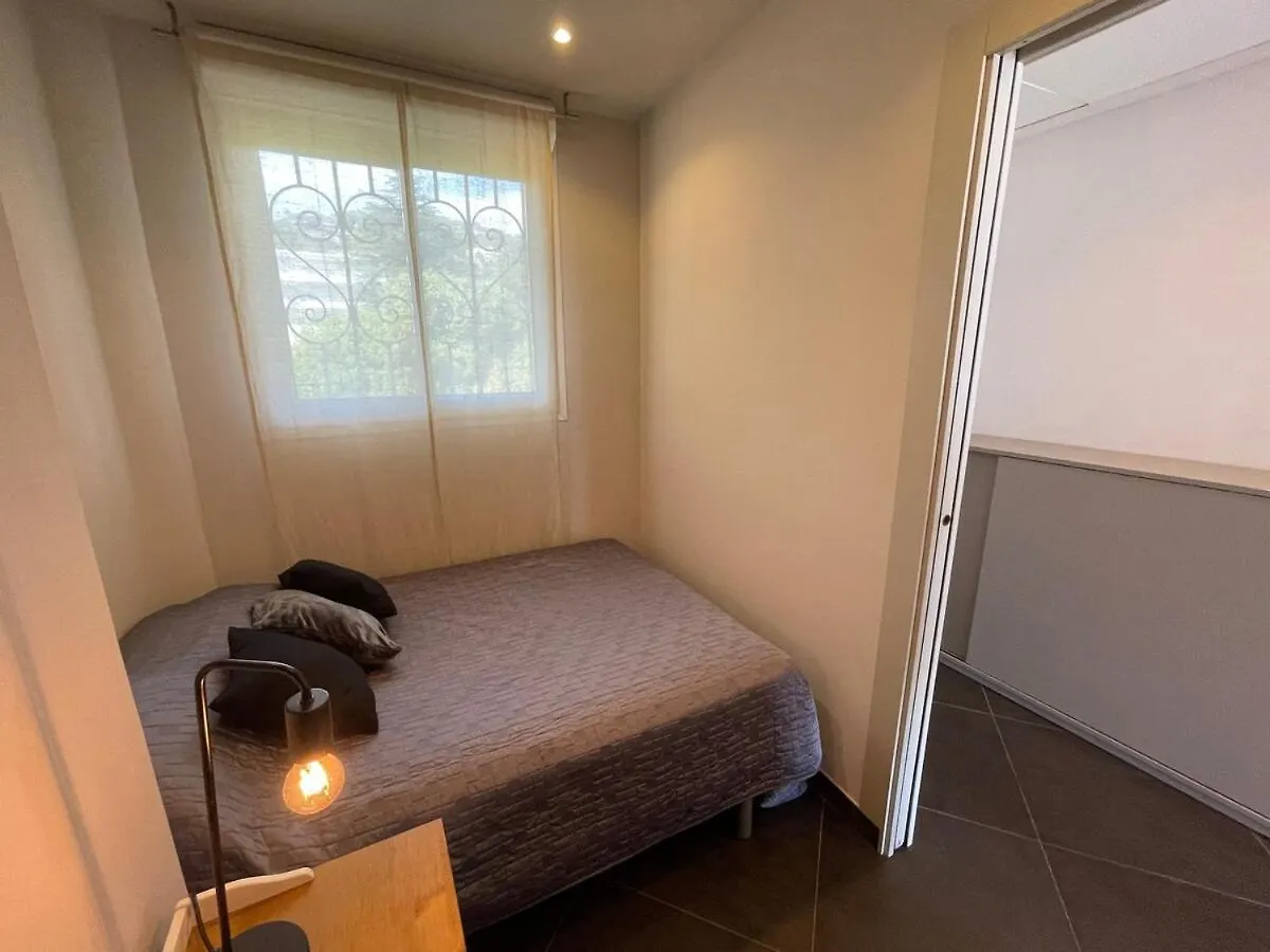 Sea View Apartment In 戛纳